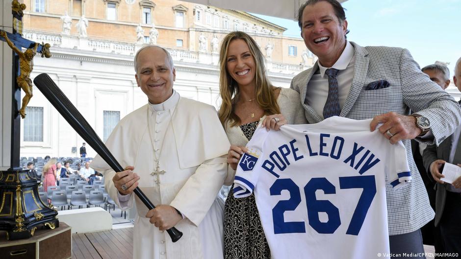 Papst Leo und Präsident Trump – DW – 24.12.2025