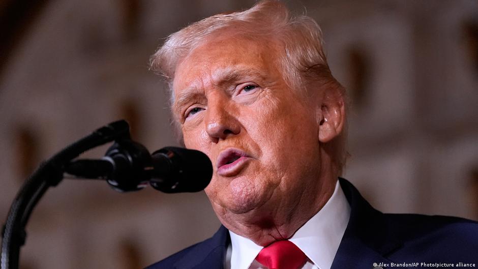 Trump legt Venezuelas Präsident Maduro Rücktritt nahe – DW – 23.12.2025