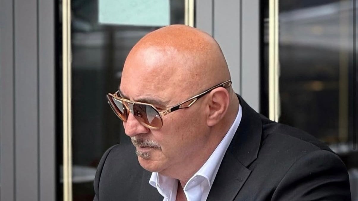 Nach Schüssen in Berlin: Clan-Boss setzt 500.000 Euro Kopfgeld aus | Regional