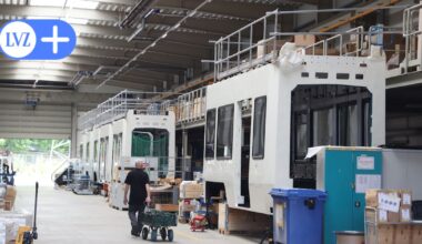 Straßenbahnhersteller und polnischer Investor mit Deal