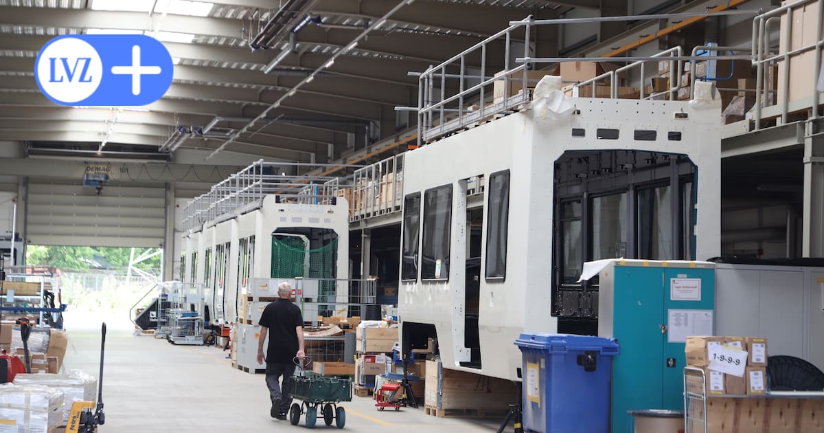 Straßenbahnhersteller und polnischer Investor mit Deal