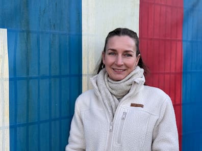 Doreen Breitenbach (40) dachte zunächst, die Ecken des Stadions wären offen, nicht verglast. „Die Baustruktur passt gut zu Kiel“, findet sie.