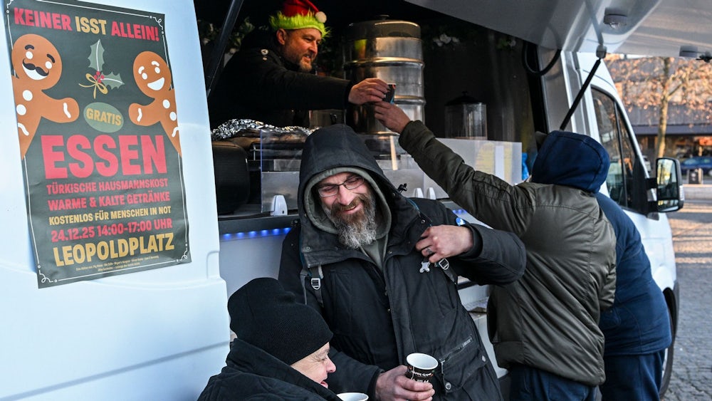 Bei frostigen Temperaturen bekamen die Gäste auch warme Getränke.