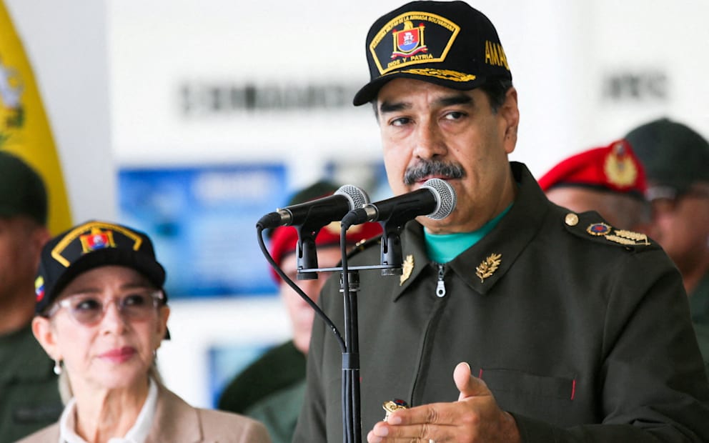 Venezuelas Machthaber Nicolás Maduro (63) mit Ehefrau Cilia Flores bei einer Militär-Zeremonie in La Guaira