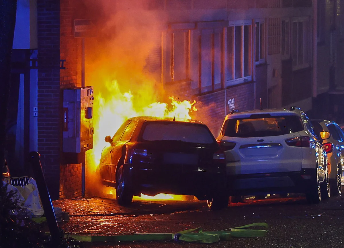 Wuppertal - Stromkasten bei Unfall beschädigt - vier Straßen ohne Strom - Panorama