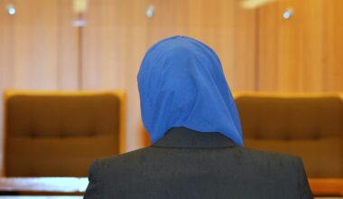 Muslimische Richterin muss in Verhandlung Kopftuch ablegen