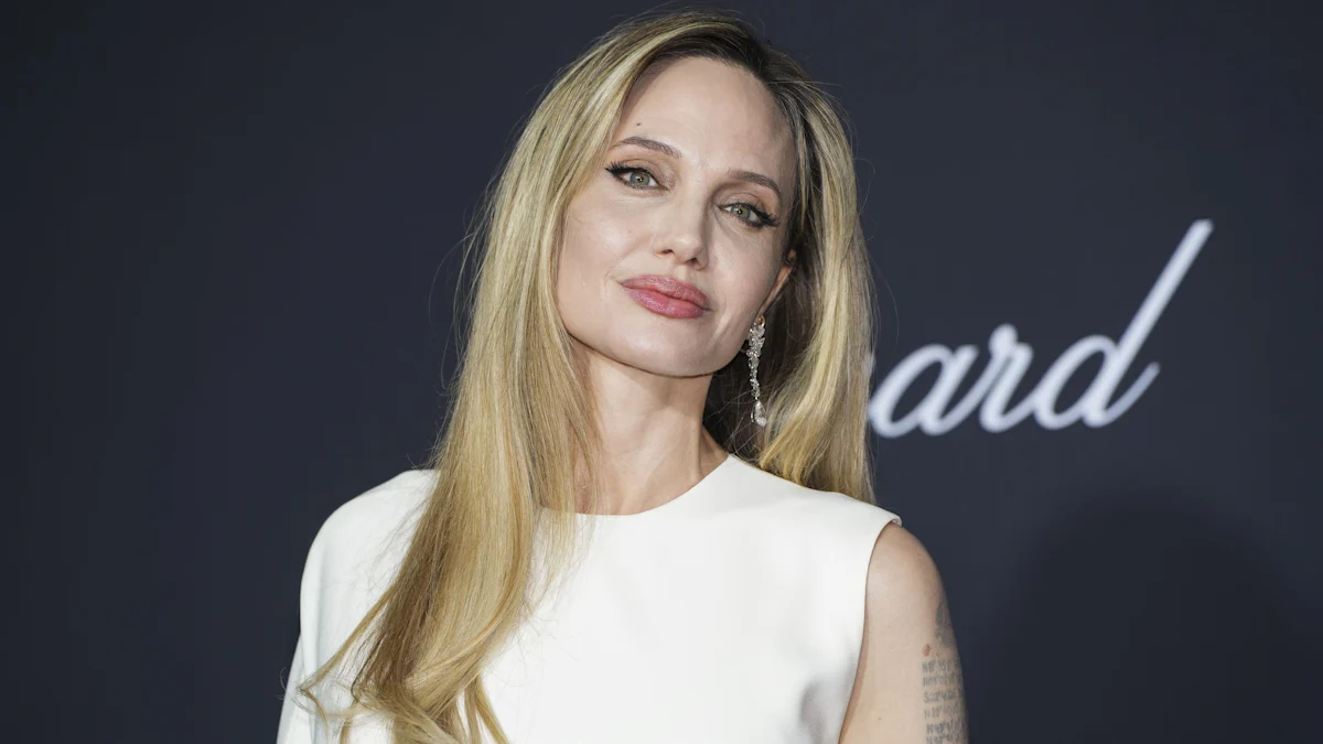 Promi-News: Angelina Jolie zeigt auf Fotos die Narben ihrer Brust-OP - Panorama