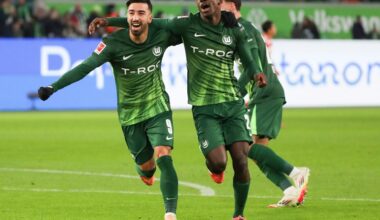 Wolfsburgs Amoura (l.) beim Torjubel (Foto: IMAGO/IMAGO/SID/Darius Simka)