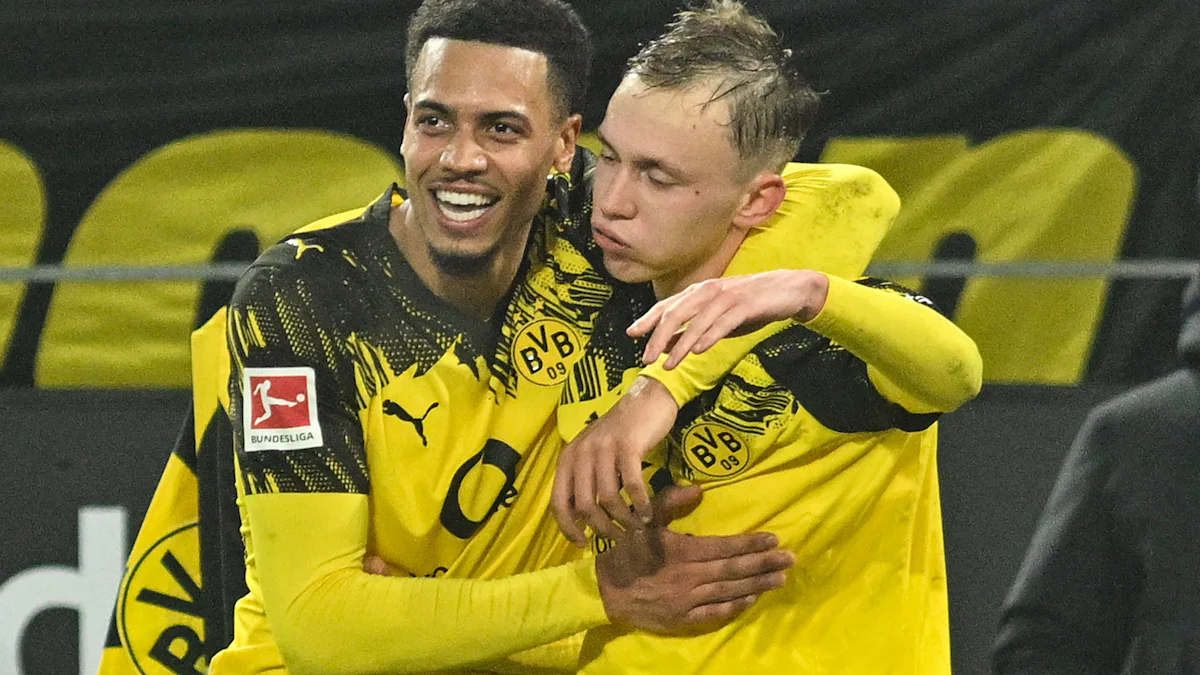 Borussia Dortmund: Erst Ergebnisfußball, dann Benimmunterricht - Sport