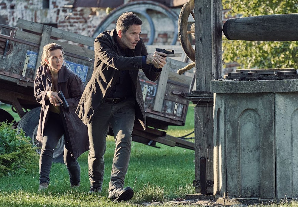 Pia Sander (Kathrin von Steinburg) und Oliver von Bodenstein (Tim Bergmann) in Action: Die Ermittlungen führen die beiden auf eine französische Insel.