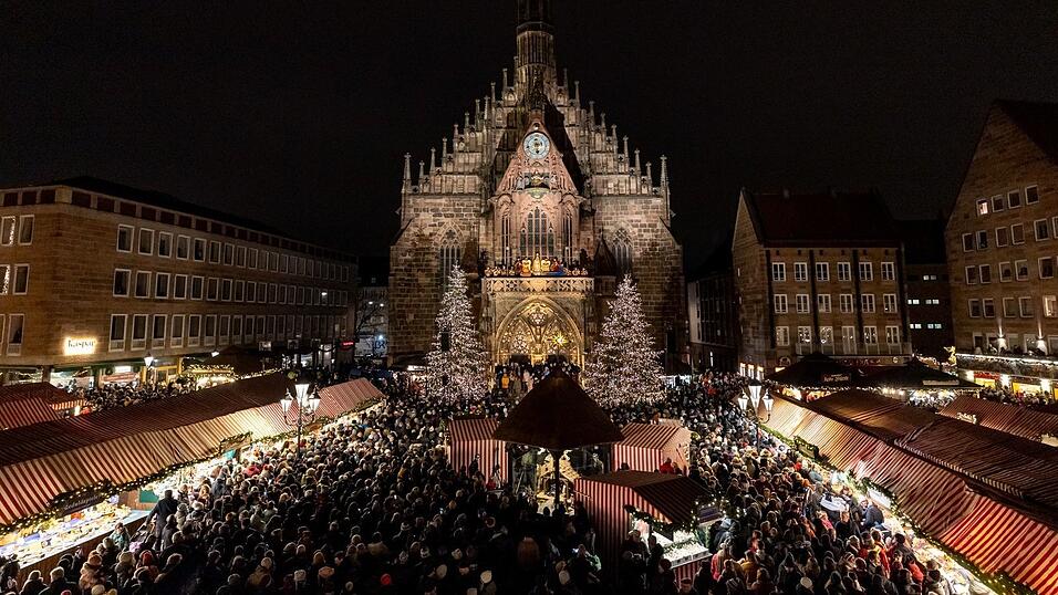 Bis auf kleinere Straftaten verlief der traditionsreiche Nürnberger Christkindlesmarkt friedlich. (Archivbild)