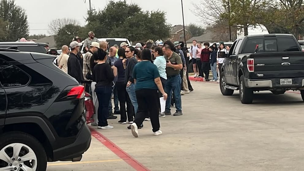 Hunderte von Freiwilligen unterstützen die Suche nach dem vermissten Teenager