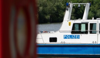Kreis Karlsruhe - Mann fährt mit Auto in Rhein und ertrinkt - Panorama