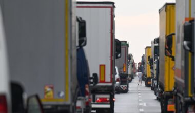 Vier Schwerverletzte nach Unfall - Trümmerfeld legt A4 zwischen Dresden und Chemnitz lahm