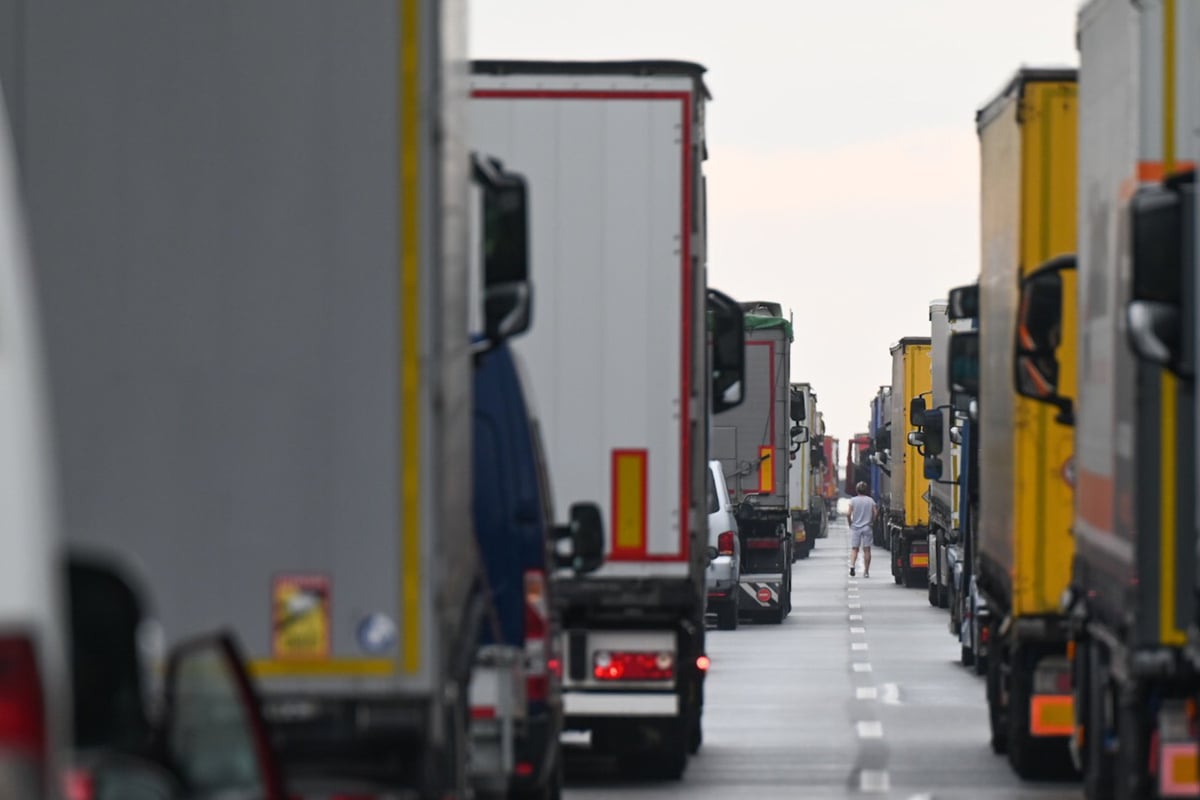 Vier Schwerverletzte nach Unfall - Trümmerfeld legt A4 zwischen Dresden und Chemnitz lahm