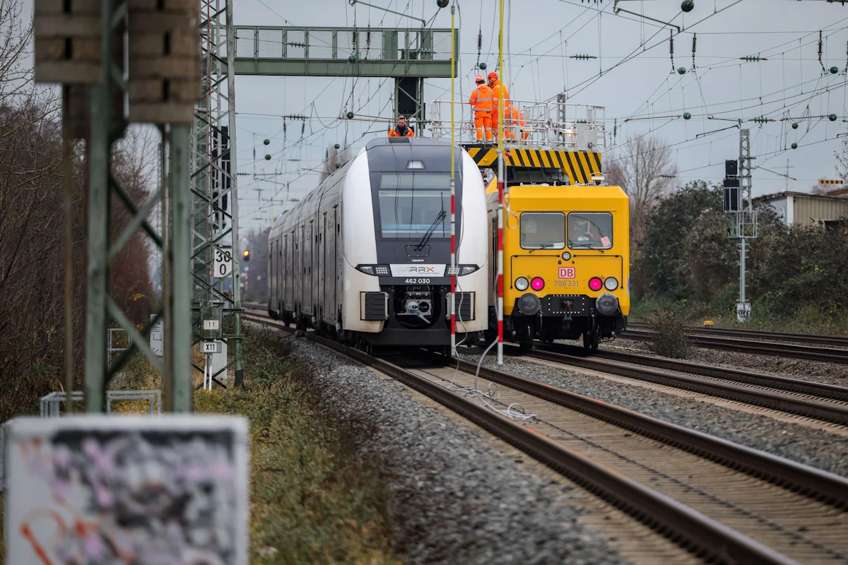Nach Streckensperrung - Bahn: Verkehr Köln-Düsseldorf wieder reibungslos - Wirtschaft