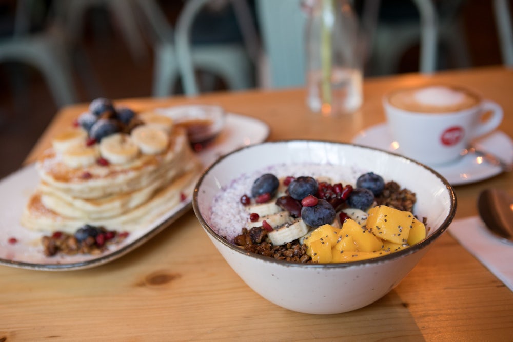 Ob Pancakes oder bunte Bowls – im Emmi's Kitchen ist alles vegan.