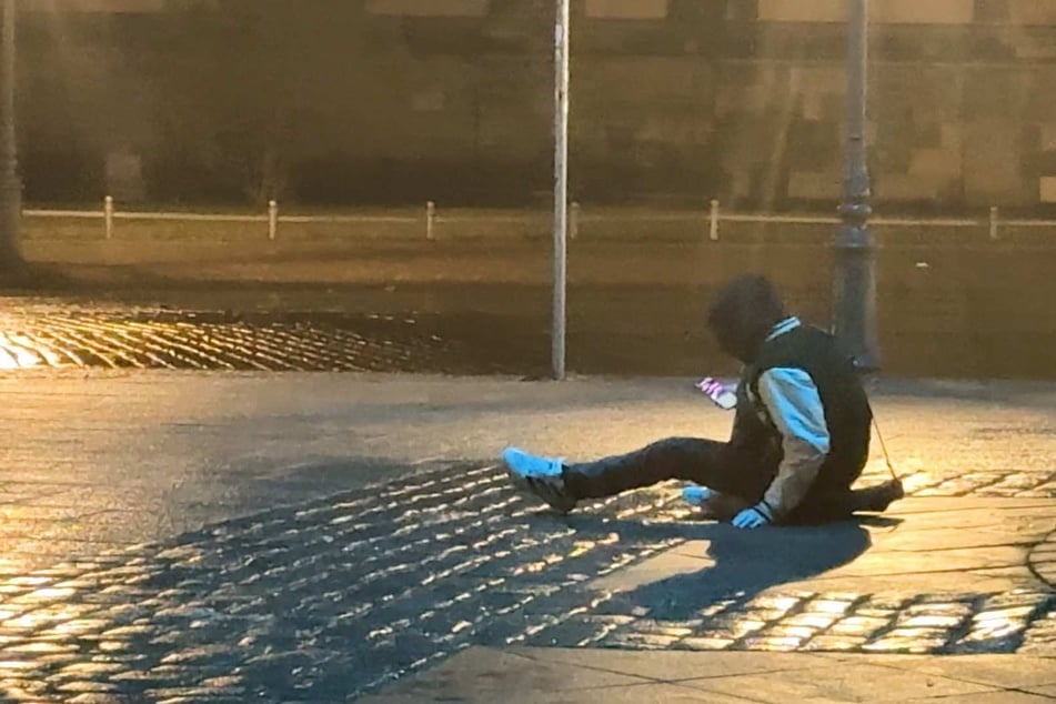 Vorsicht, glatt! Nicht wenige Fußgänger rutschten weg und stürzten.