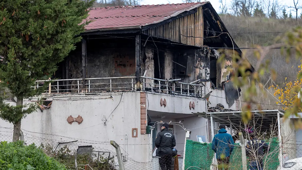 A-general-view-of-the-house-where-Turkish-security-forces-launched-an-operation-believed-to-contain-suspected-Islamic-State-militants-and-where-three-Turkish-police-officers-and-six-Islamic-State-militants-were-killed-in-a-gunfight-according-to-authorities-in-Yalova-province-Turkey-December-29-2025