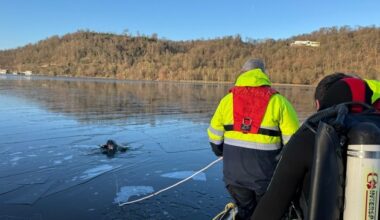 FW-E: Wasserrettungseinsatz am Baldeneysee - Eisschicht erschwert Erkundung