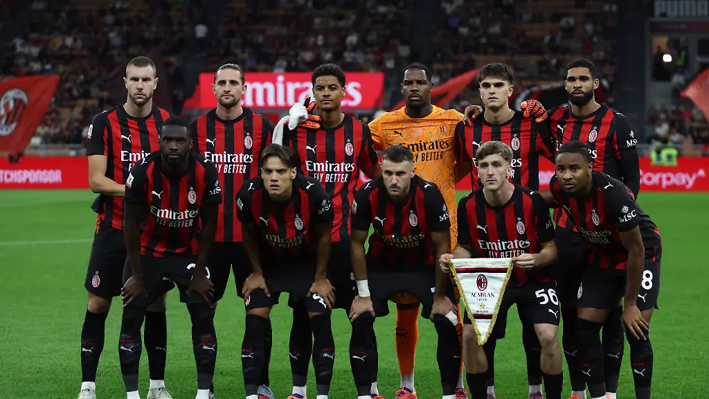Ac-Milan-Us-Lecce-Players-of-Ac-Milan-pose-for-a-team-photo-priot-the-Coppa-Italia-Round-of-16-match-beetween-Ac-Milan-and-Us-Lecce-at-Stadio-Giuseppe-Meazza-on-September-23-2025-in-Milano-Italy
