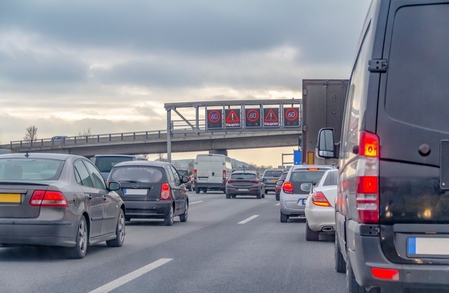 Zu Heiligabend bleibt es ruhig auf Hessens Straßen / ADAC warnt vor vollen Straßen ...