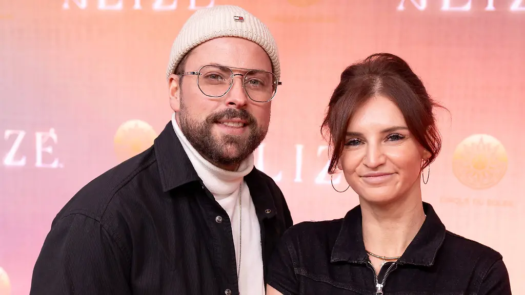 Alize-Weltpremiere-im-Theater-am-Potsdamer-Platz-Berlin-20-11-2025-Felix-von-Jascheroff-mit-Freundin-Sophie-Winterberg-bei-der-Cirque-du-Soleil-Alize-Weltpremiere-im-Berliner-Theater-am-Potsdamer-Platz-am-20-11-2025-20-11