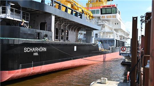 Neues Mehrzweckschiff des Bundes fährt zum Heimathafen Kiel