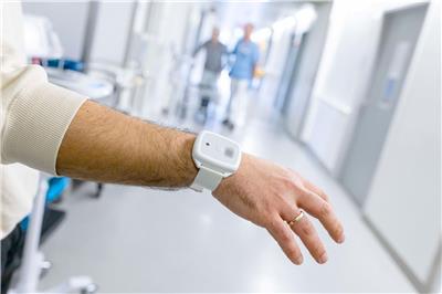 Patienten-Armbänder legen Infektionsketten offen