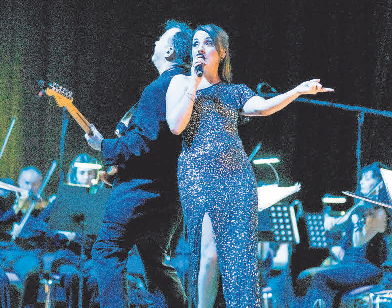 Konzert unter der Leitung des Londoner Dirigenten Stephen Ellery mit Star-Solisten und großem Orchester im Gewandhaus.