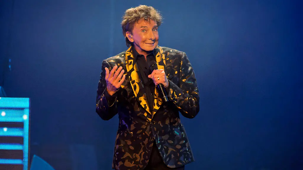 Barry-Manilow-performs-on-Saturday-July-27-2024-in-Chicago