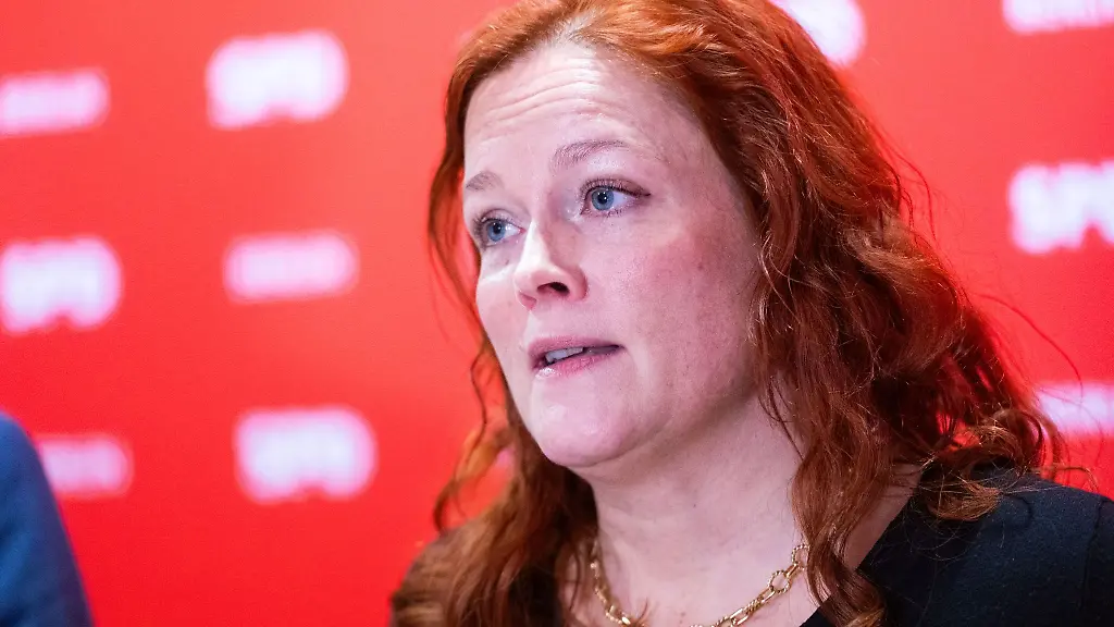 Bettina-Koenig-spricht-bei-einer-Pressekonferenz-zur-Nominierung-fuer-den-Landesvorsitz-der-SPD-Berlin