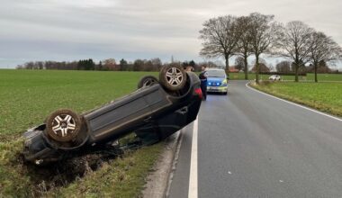 POL-BI: Pkw überschlägt sich in Linkskurve
