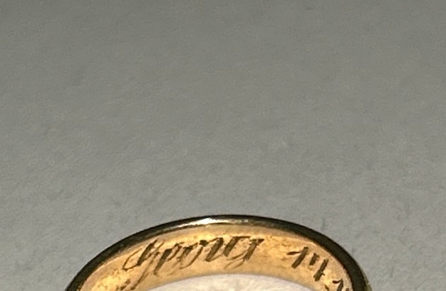 POL-WI: Polizei sucht die Eigentümerin von Goldring