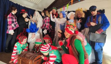 Verdammt gut drauf: Das Ensemble des Aachener Heimattheaters.