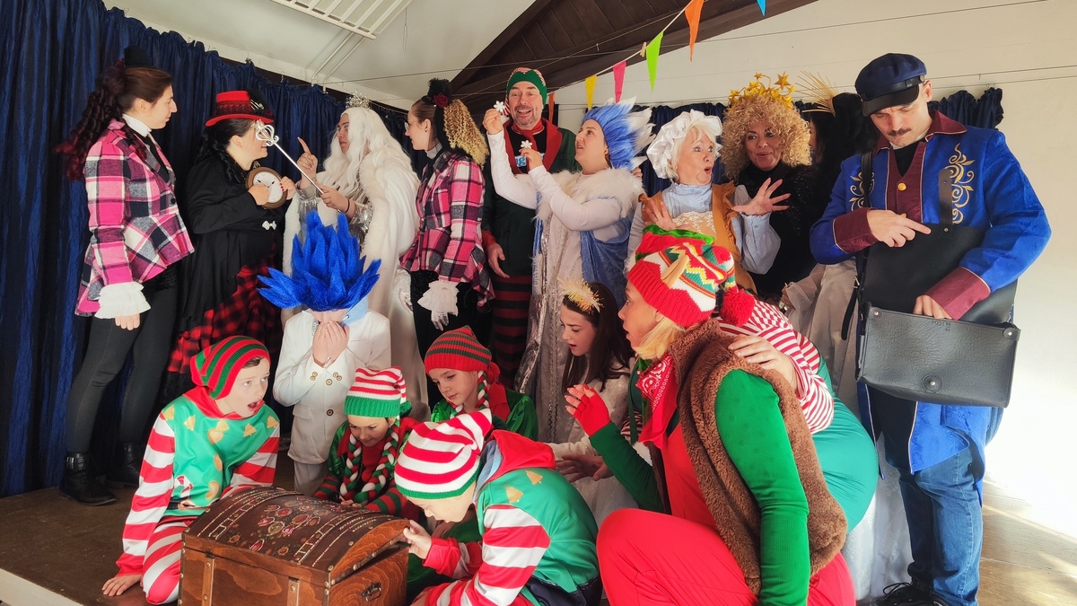 Verdammt gut drauf: Das Ensemble des Aachener Heimattheaters.