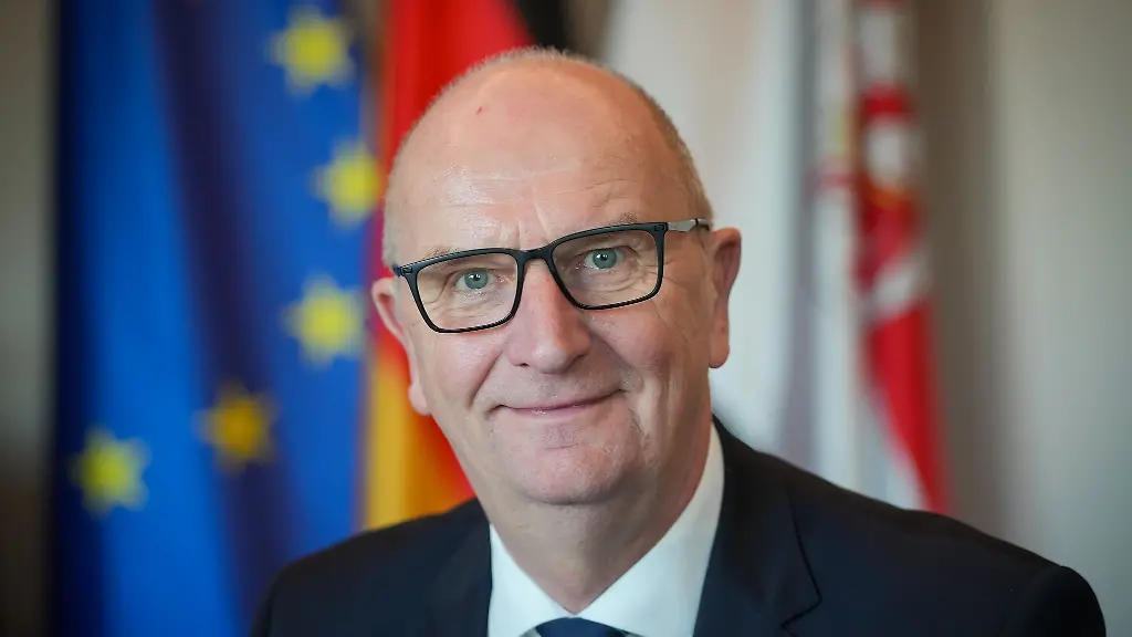 Brandenburgs-Ministerpraesident-Dietmar-Woidke-SPD-verraet-was-er-an-Heiligabend-isst-Archivbild