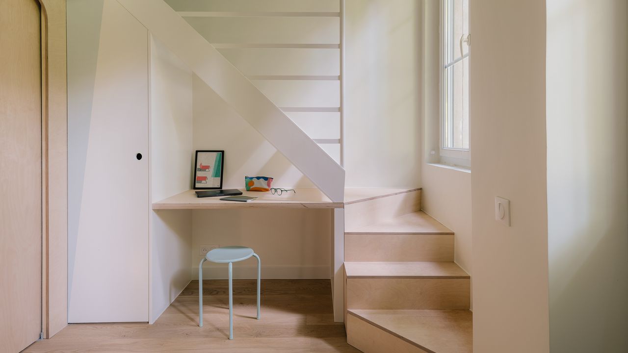 14 Quadratmeter in Paris: Diese Mini-Wohnung ähnelt mit ihrem smarten Design einer Schiffskoje