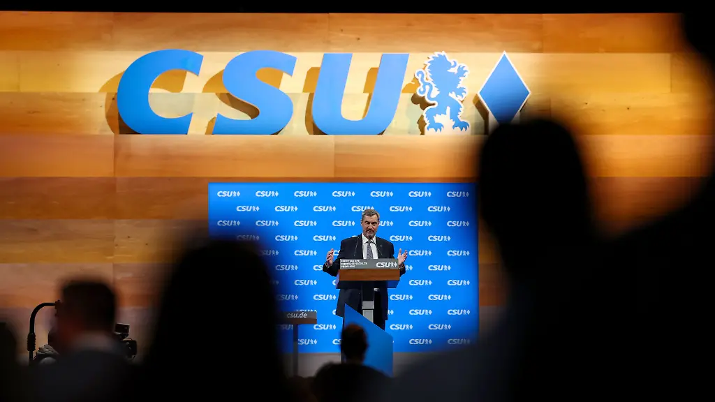 CSU-Parteitag-2025-am-12-12-2025-in-der-Messe-Muenchen-Markus-Soeder-Ministerpraesident-Bayern-redet-auf-dem-CSU-Parteitag-am-12-12