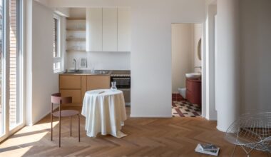 Diese kleine Wohnung bietet Purismus mit smarten Farbtupfern – und Ausblick über Rom