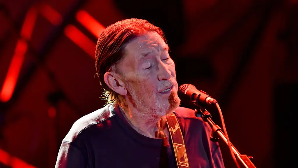 Chris-Rea-live-on-stage-on-November-01-2017-at-Philharmony-Munich-Bavaria-Germany-The-image-shows-singer-and-guitar-player-Chris-Rea-full-name-is-Christopher-Anton-Rea