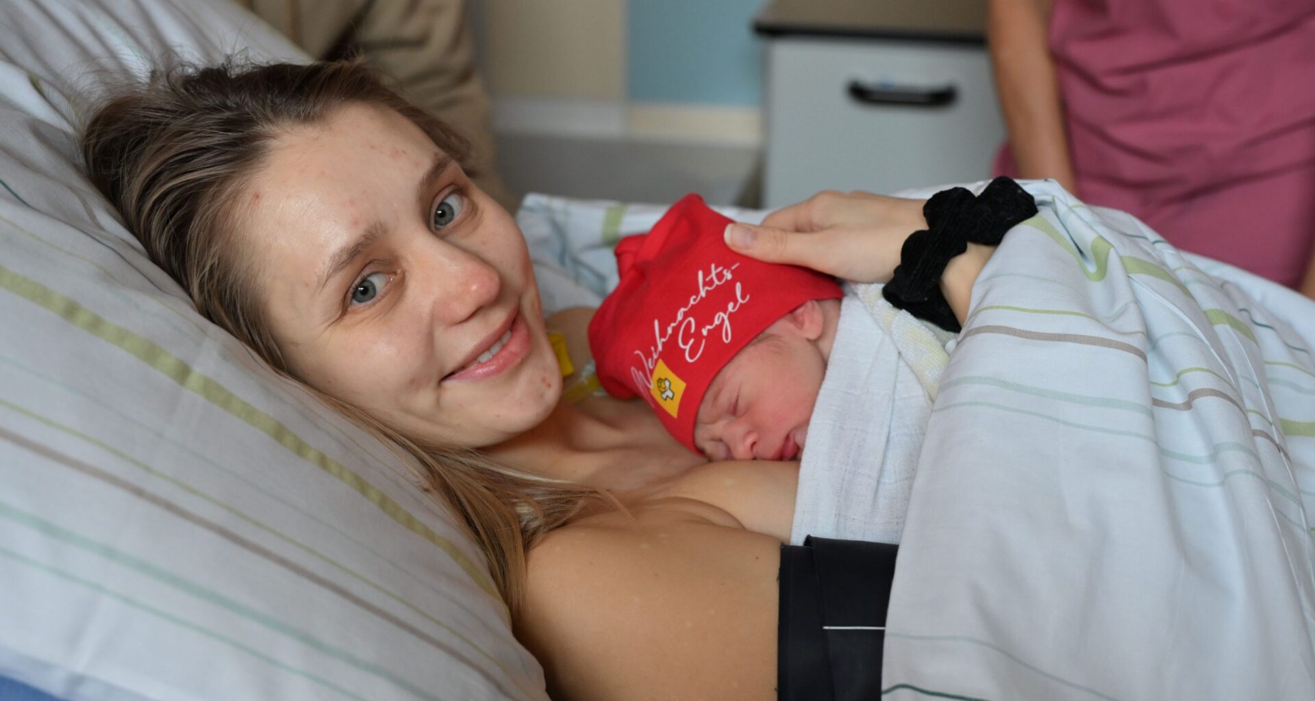 Ein Weihnachtswunder im Krankenhaus St. Elisabeth und St. Barbara: Das erste „Christkind“ erblickt das Licht der Welt