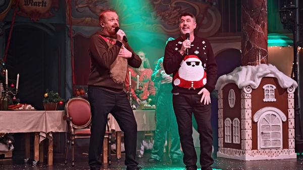 "Unser lustiges Weihnachten" lautet das Motto der Show von Sänger Ross Antony und Opernstar Paul Reeves. Das miteinander verheiratete Paar präsentiert sein gut gelauntes Weihnachtsprogramm am Sonntag, 14. Dezember, im Nürnberger Löwensaal. Das Publikum wird gebeten, in den schrillsten und buntesten Weihnachtsoutfits zu erscheinen. Beginn: 20 Uhr. "Unser lustiges Weihnachten" lautet das Motto der Show von Sänger Ross Antony und Opernstar Paul Reeves. Das miteinander verheiratete Paar präsentiert sein gut gelauntes Weihnachtsprogramm am Sonntag, 14. Dezember, im Nürnberger Löwensaal. Das Publikum wird gebeten, in den schrillsten und buntesten Weihnachtsoutfits zu erscheinen. Beginn: 20 Uhr.