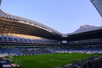 Das Estadio BBVA mit seiner markanten Kulisse des Cerro de la Silla – moderne Heimstätte des CF Monterrey.