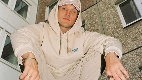 Der Z-Bau wird am Samstag zur Rave-Zone. Das Team von Straat 264 beschallt Saal, Galerie und Roter Salon mit Techno und House. Zu Gast sind unter anderem DJ Spit aus Berlin, Peng Lord sowie einige lokale DJs. Beginn: 22 Uhr. Der Z-Bau wird am Samstag zur Rave-Zone. Das Team von Straat 264 beschallt Saal, Galerie und Roter Salon mit Techno und House. Zu Gast sind unter anderem DJ Spit aus Berlin, Peng Lord sowie einige lokale DJs. Beginn: 22 Uhr.