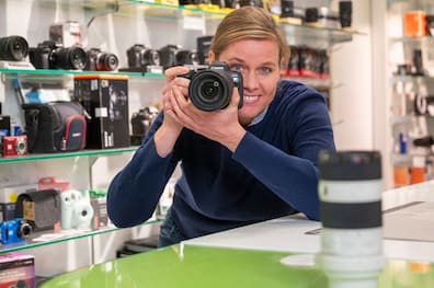 Schwaches Gerätegeschäft, gute Umsätze mit dem Bewahren von Erinnerungen: Caroline Kirchwehm vom Fotogeschäft Vico in Kiel. 