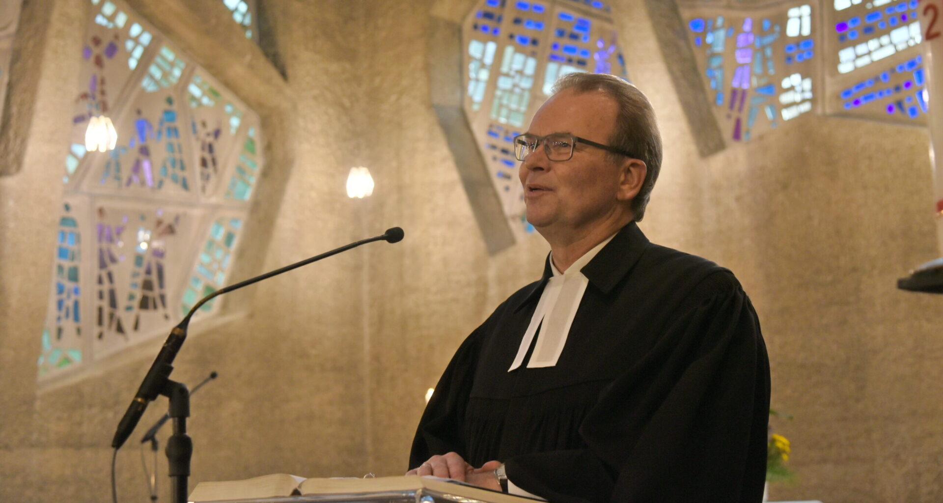 You are currently viewing Frieden – Schalom – Wohnen: Weihnachtspredigt von Stadtsuperintendent Bernhard Seiger