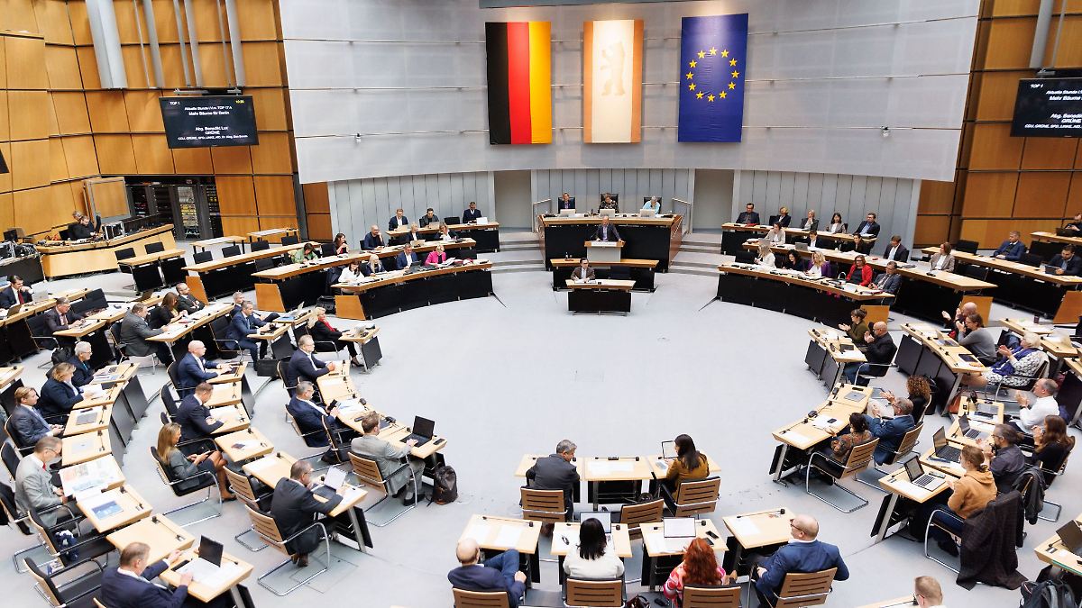 Berlin & Brandenburg: Berliner Abgeordnetenhaus beschließt Landeshaushalt