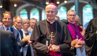 Essener Bischof für moderaten Anstieg des Rentenalters