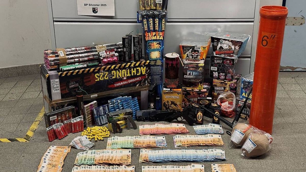 Berlin & Brandenburg: Neukölln: Polizei findet Kugelbomben und Waffen in Wohnungen